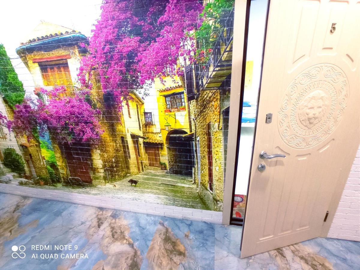 Garden Love On Deribasovskaya Odessa Ngoại thất bức ảnh