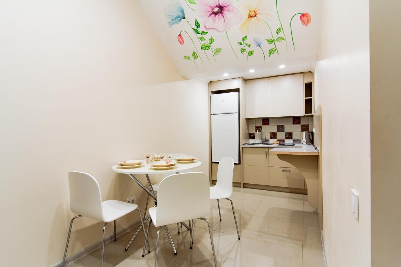 Garden Love On Deribasovskaya Odessa Ngoại thất bức ảnh